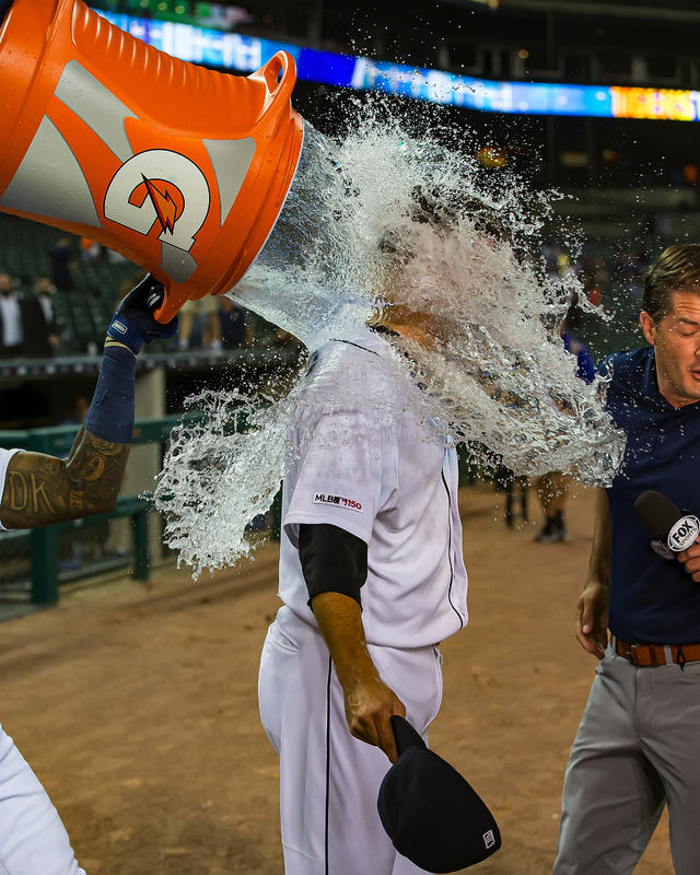 Detroit Tigers: Jordy Mercer walks it off to take first of four