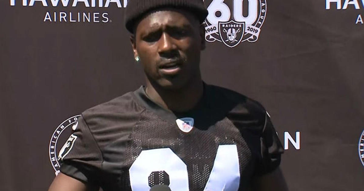 Reports: Raiders' Antonio Brown files new helmet grievance