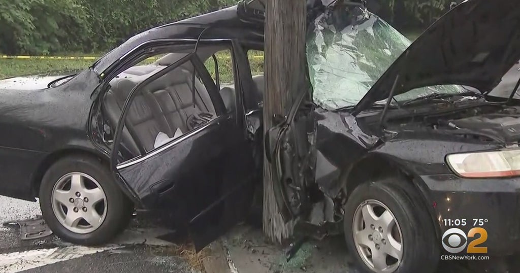 3 Teens Injured In Crash In Middle Village, Queens - CBS New York