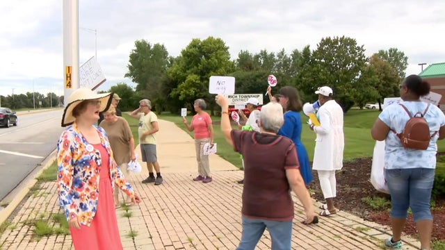 Rich_Township_School_Protest_0820.jpg 
