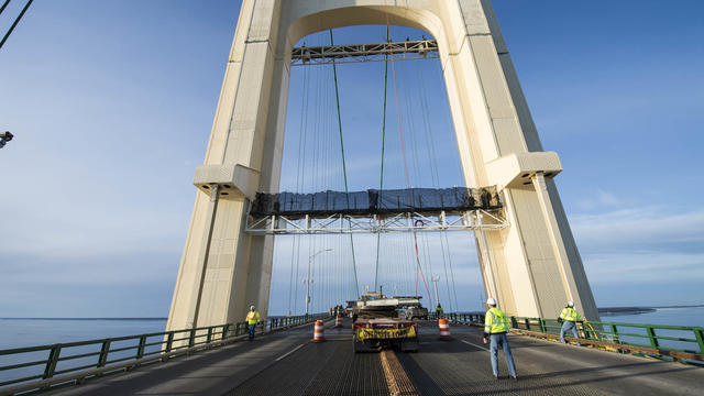 Mackinac-Bridge-strut-scaffold-platform-MDOT-photo.jpg 