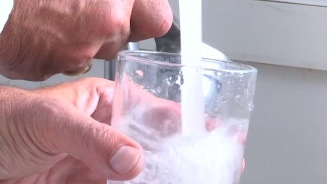 cbsn-fusion-new-report-shows-that-there-are-more-microplastics-in-bottled-water-than-tap-thumbnail-1917932-640x360.jpg 