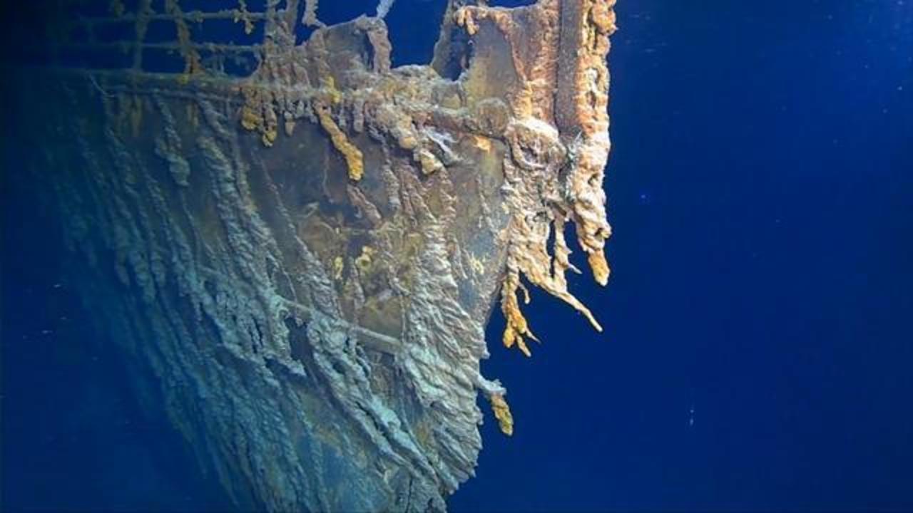 Plan to retrieve the Titanic's distress call radio spurs debate on finding human  remains - CBS News