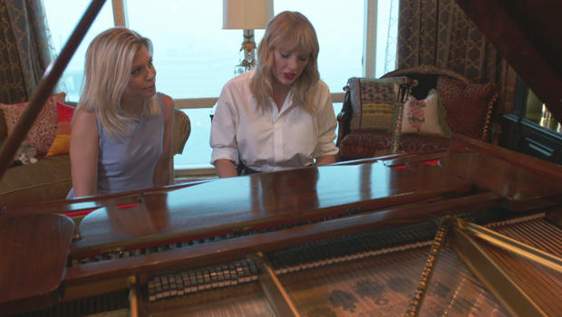 taylor-swift-at-the-piano-with-tracy-smith-620.jpg 