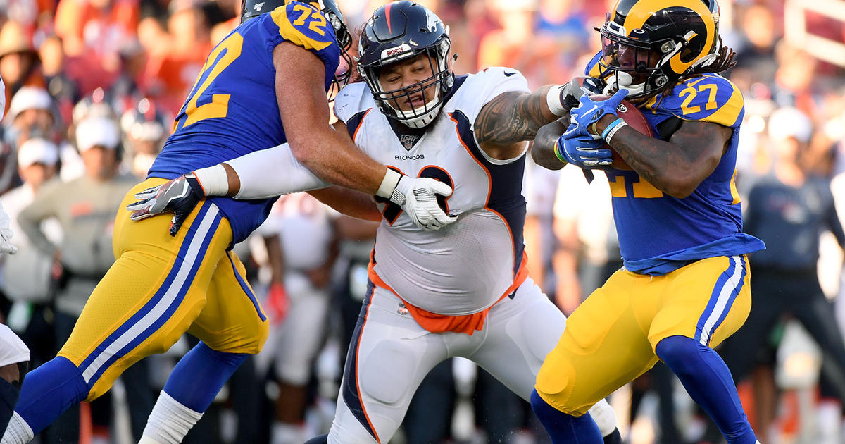 Los Angeles Rams defensive end John Franklin-Myers (94) lines up