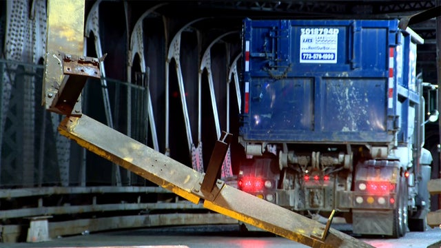 Michigan_Avenue_Bridge_Closed_0827.jpg 