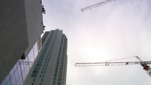 High rise construction crane 