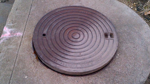 manhole-cover.jpg 