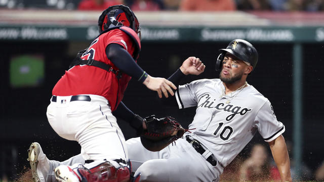 White_Sox_Indians_GettyImages-1165784437.jpg 