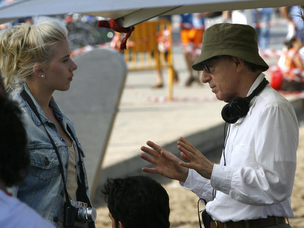 US director Woody Allen (R) speaks to US 