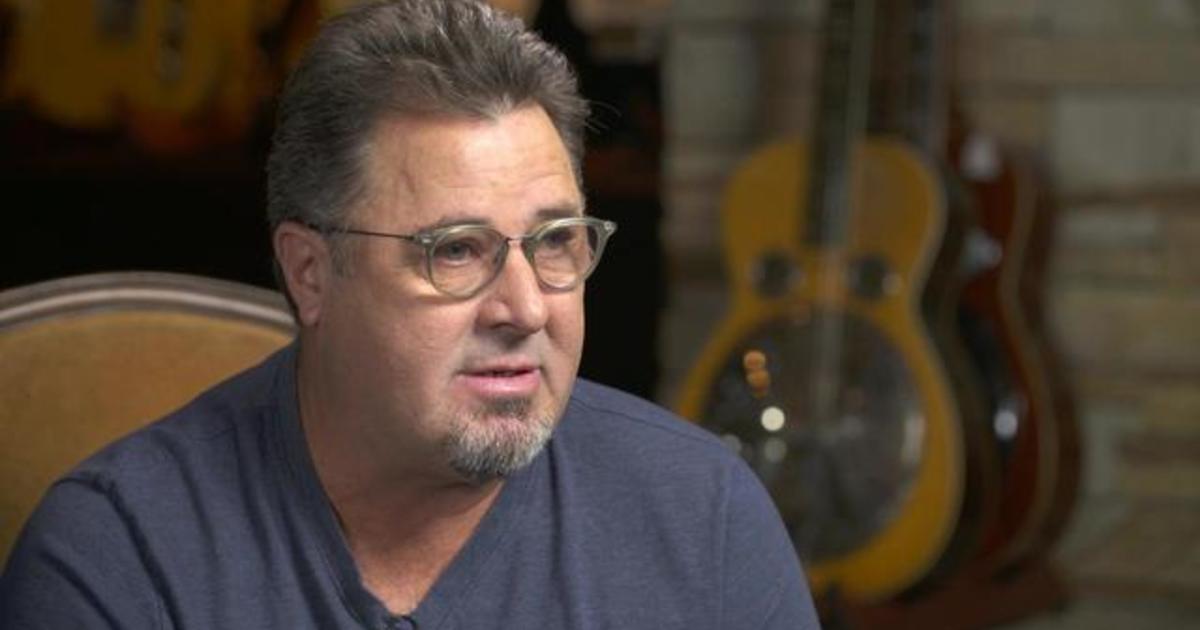 Why Vince Gill Turned Down an Offer to Join Dire Straits