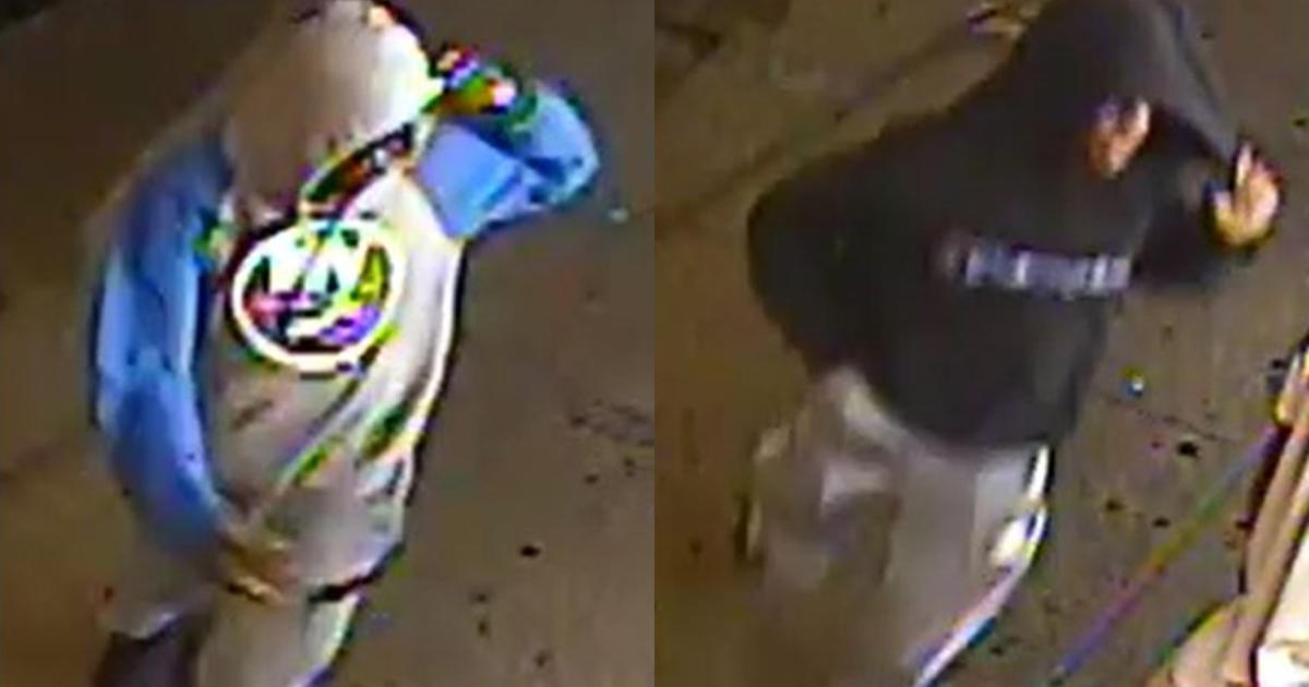 Police Search For Pair Behind 4 Gunpoint Robberies In Queens Cbs New York 