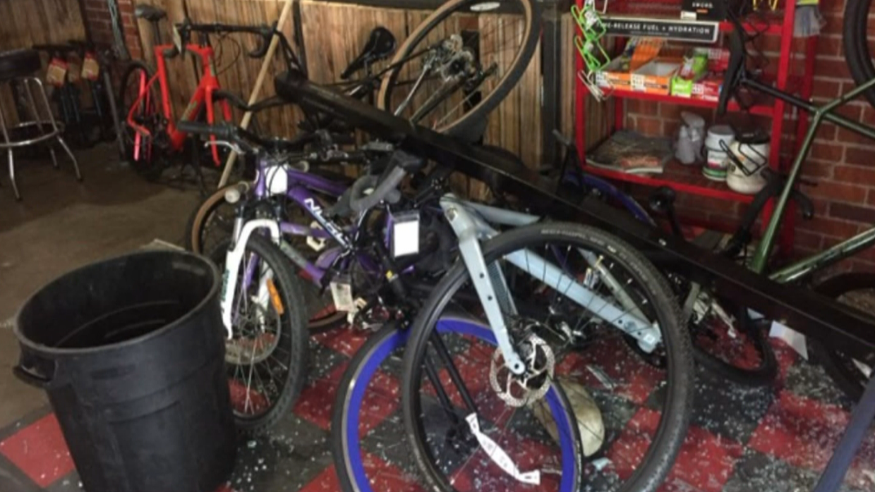 INTERNATIONAL SMASH AND GRAB BIKES 6PKG.transfer_frame_1771 