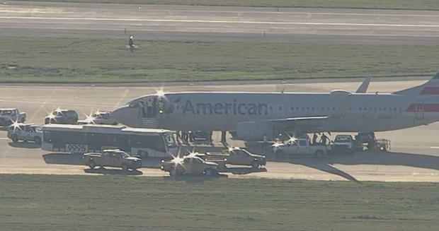 american airline flight deplaned 