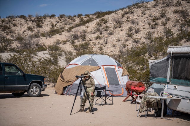 politics-border-US-MEXICO-POLITICS-BORDER-MILITIA-IMMIGRATION 