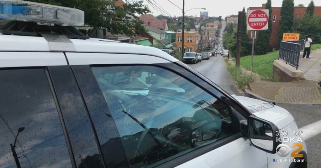 Police Searching For Suspects After Armed Robbery In Knoxville - CBS ...