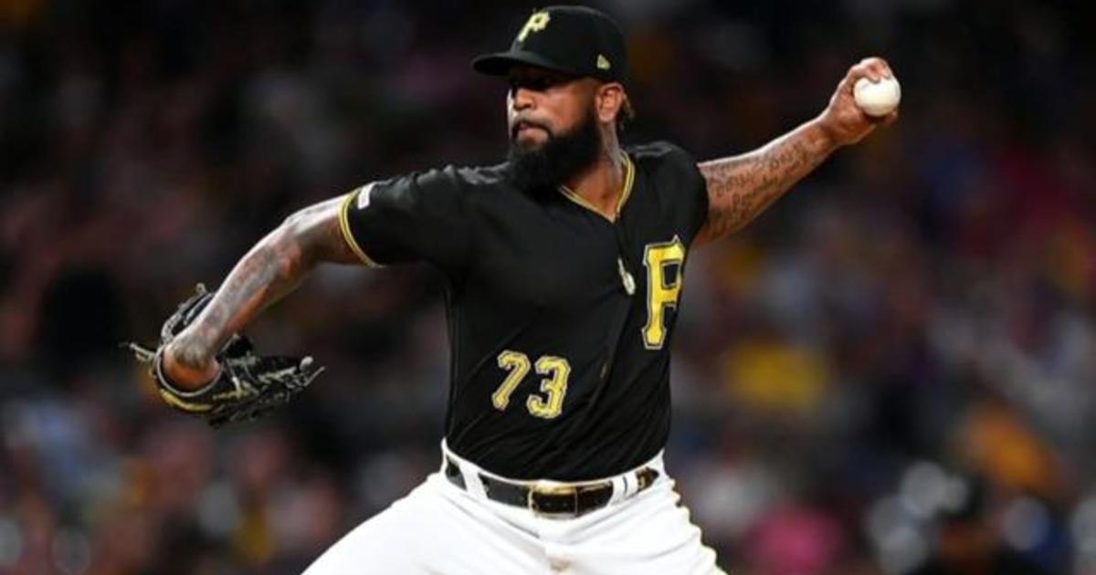 Pirates pitcher Felipe Vazquez arrives at court in handcuffs