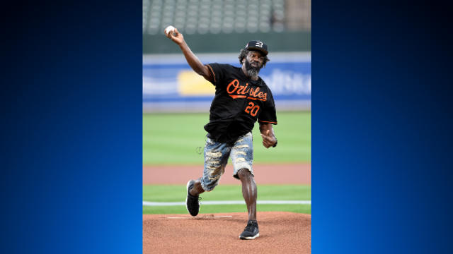 ed-reed-first-pitch-getty.jpg 