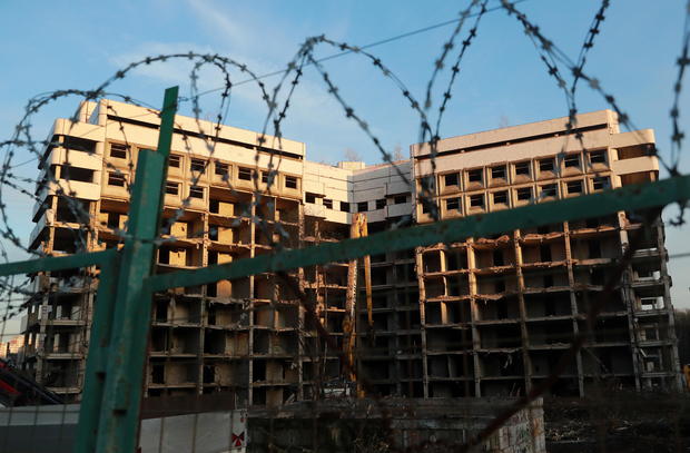 Abandoned Khovrino hospital being demolished in Moscow 