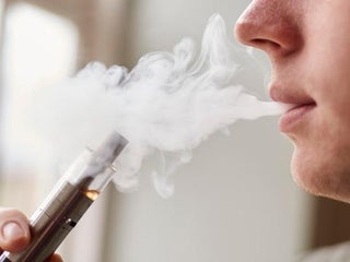 elfbar nachfüll pod läuft aus E-Cigarettes Are Officially Banned Wherever Smoking Is Illegal In New York  City main image 1