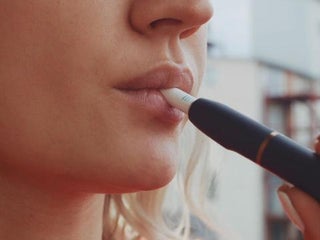 China vaping: China plans e-cigarette controls amid growing health concerns  - CBS News
