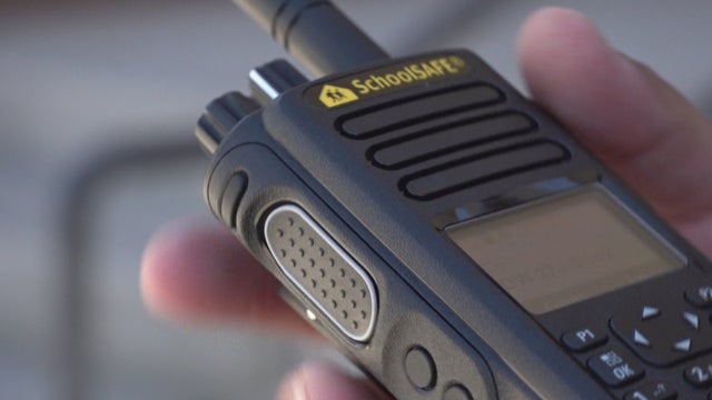SCHOOL-SECURITY-RADIOS-10PKG_frame_189.jpg 
