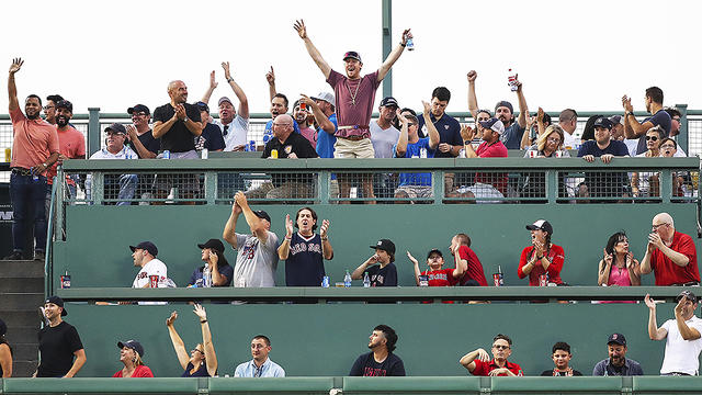 red-sox-fans.jpg 