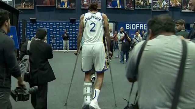 cauley-stein-on-crutches-.jpg 