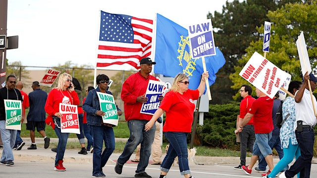 UAW-strike-1171038984.jpg 