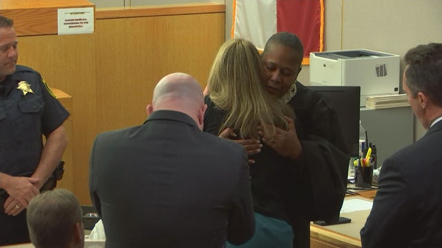 Guyger-judge-hug-2.jpg 