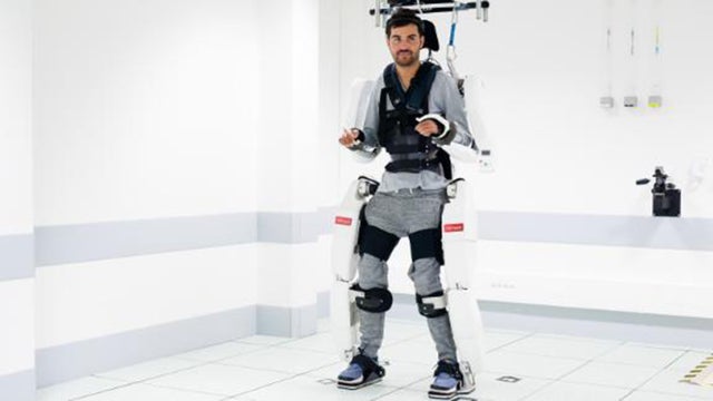 191004105310-01-paralyzed-man-robotic-suit-live-video.jpg 