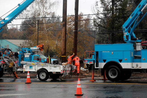 Pacific Gas & Electric works on power lines to repair damage caused by the Camp Fire in Paradise, California, November 21, 2018. 