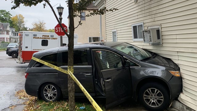 Car-Into-Building-in-St.-Paul.jpg 
