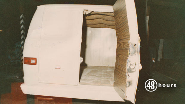 chowchilla-kidnappers-white-van.jpg 