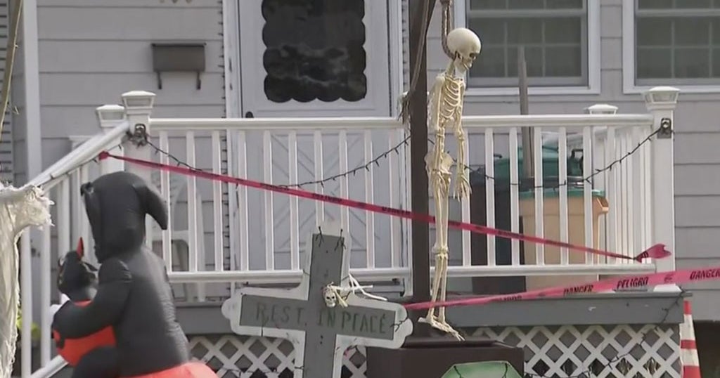 Postal Carrier Refuses To Deliver Man's Mail Because Of Noose Halloween ...