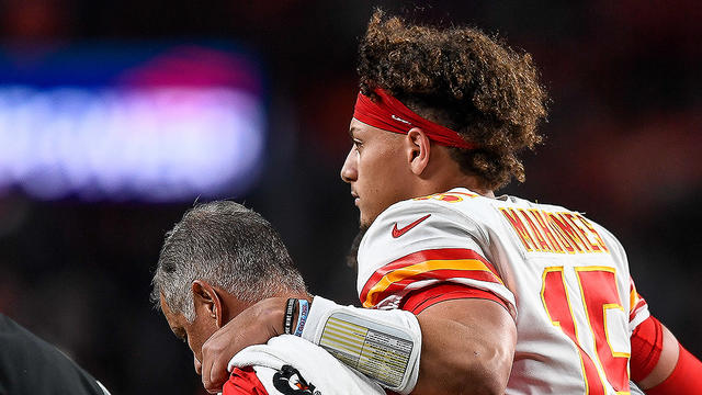 Patrick Mahomes is expected to miss 4-6 weeks with knee injury - Los  Angeles Times