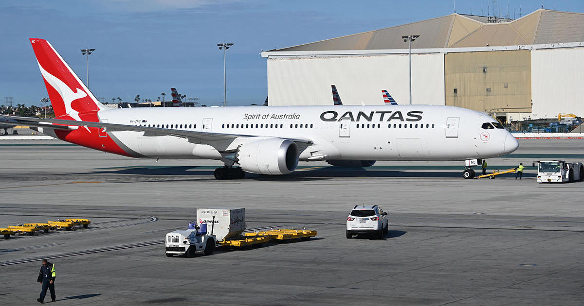 Qantas plane lands safely on single engine after mayday call over Pacific