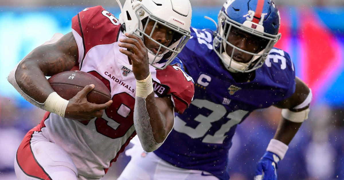 Tampa Bay Buccaneers running back Chase Edmonds runs with the ball