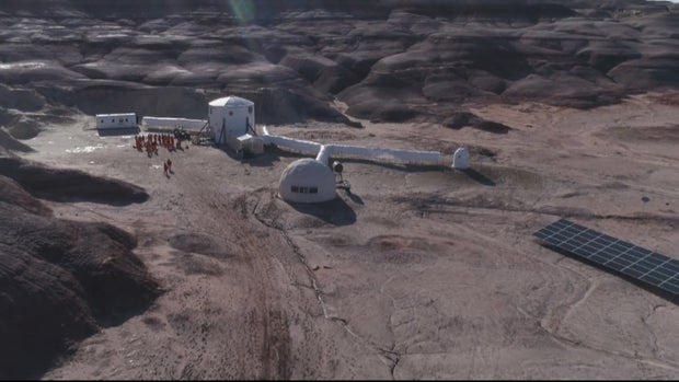 FIRST RESPONDERS IN SPACE 10PKG.transfer_frame_1846