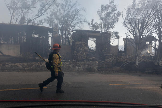 Fasting Moving Getty Fire Threatens Homes And Forces Evacuations In Affluent Section Of Los Angeles 