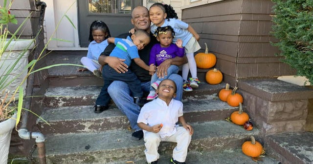 Single dad adopts 5 siblings so they can stay together