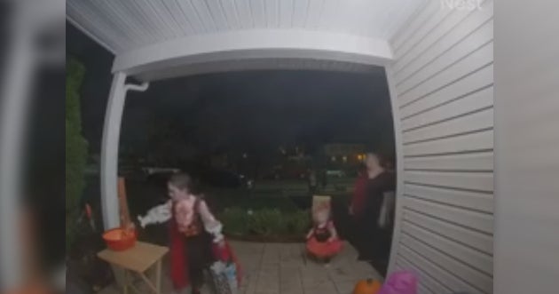 Viral Video Shows Md. TrickOrTreater's Selfless Candy Sharing CBS Baltimore