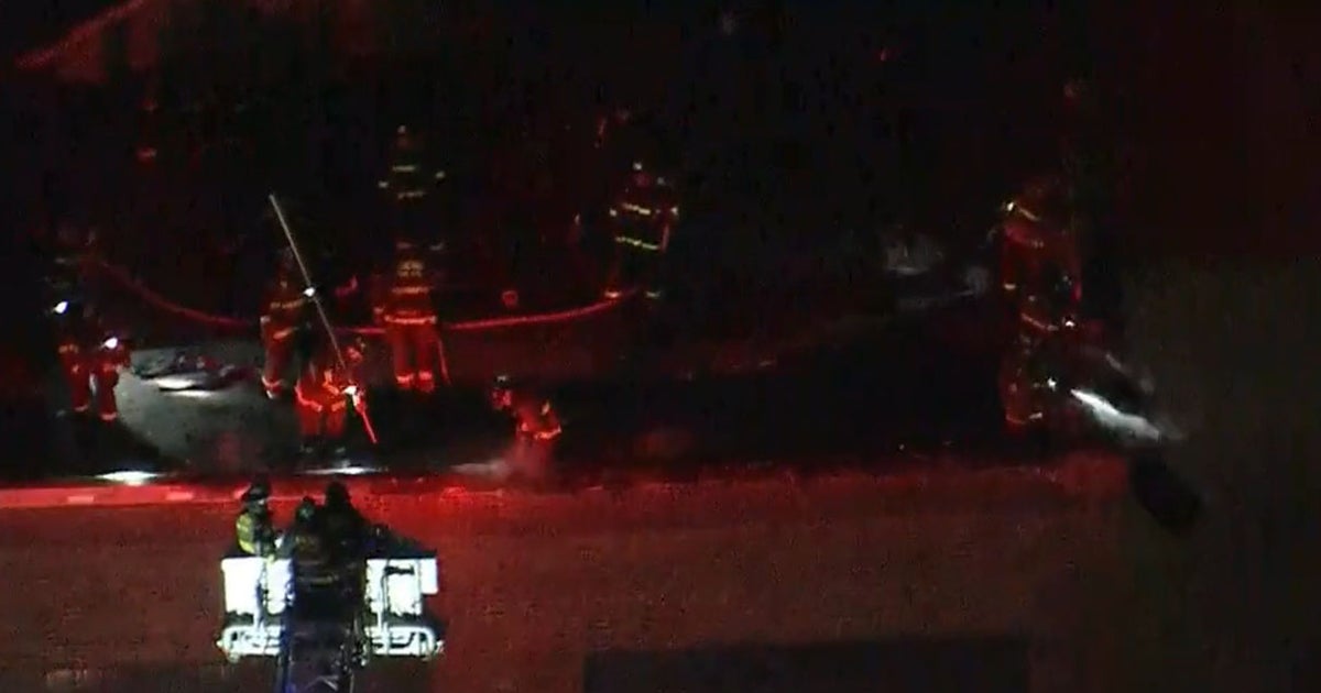 Fire Breaks Out In South Austin Industrial Building - CBS Chicago