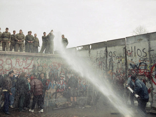 berlin-wall-ap-8911110453.jpg 
