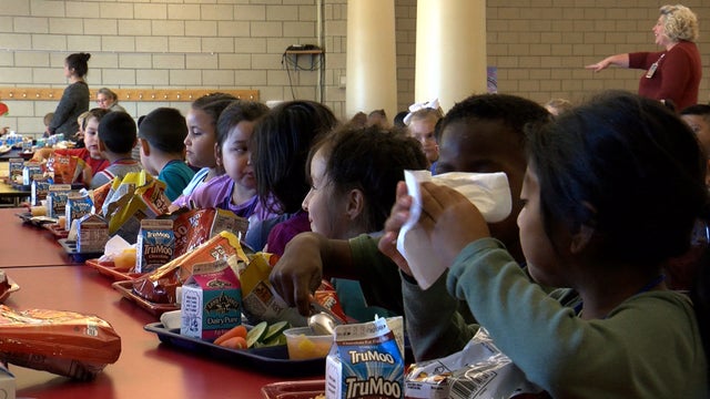 Worthington-Schools-School-Lunch-Generic-Lunchroom.jpg 