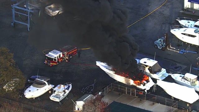 middle-river-boat-fire-1-11.11.19.jpg 