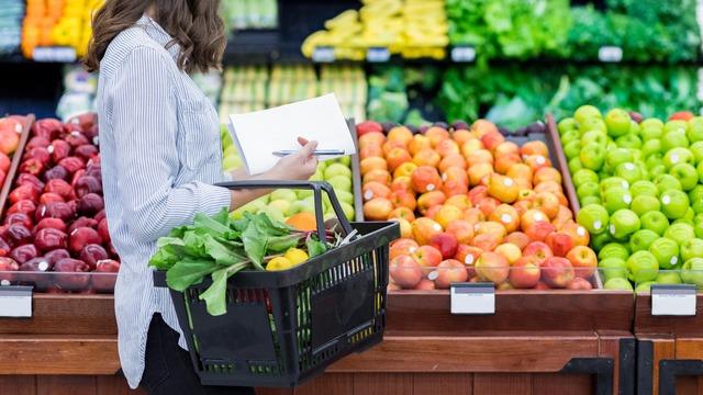 cbsn-fusion-amazon-to-open-new-grocery-stores-california-2019-11-11-thumbnail-399898-640x360.jpg 
