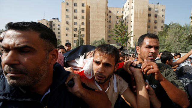 Mourners carry the body of Palestinian Islamic Jihad militant Abdullah al-Belbasi during his funeral in the northern Gaza Strip 