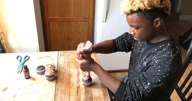 14-year-old gives one cupcake to homeless for each one he sells