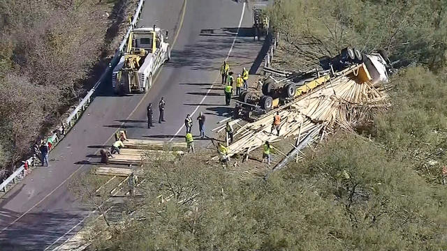 Lumber-Truck-crash-1.jpg 